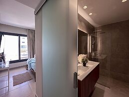 Beautiful Brand new Beach Condo w Picuzzi