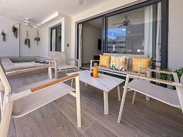 Beautiful Brand new Beach Condo w Picuzzi