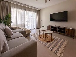 Beautiful Brand new Beach Condo w Picuzzi