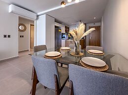 Beautiful Brand new Beach Condo w Picuzzi