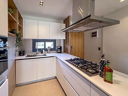 Beautiful Brand new Beach Condo w Picuzzi