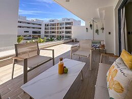 Beautiful Brand new Beach Condo w Picuzzi