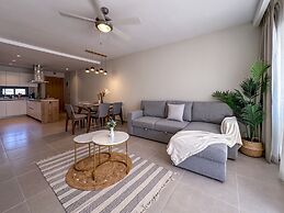 Beautiful Brand new Beach Condo w Picuzzi