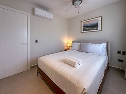 Beautiful Brand new Beach Condo w Picuzzi