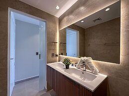 Beautiful Brand new Beach Condo w Picuzzi