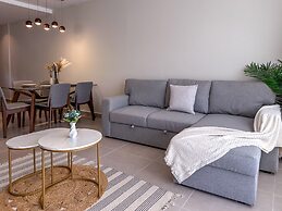Beautiful Brand new Beach Condo w Picuzzi