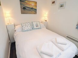 51 Longstone Park