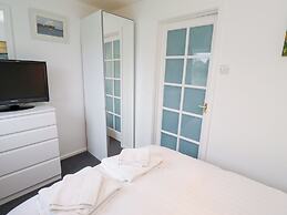 51 Longstone Park