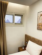 Point Pyramids View Inn