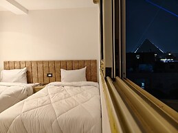 Point Pyramids View Inn