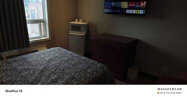 Queensway Motel