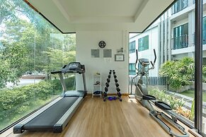 Chic Condo Near Shops & Nightlife C203
