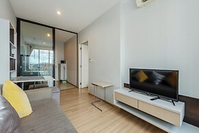 Chic Condo Near Shops & Nightlife C203