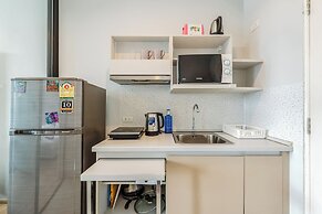 Chic Condo Near Shops & Nightlife C203