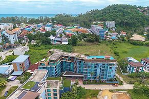 Rooftop Pool Walk to Surin Beach C207