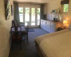Pierrepoint Wines & Accommodation