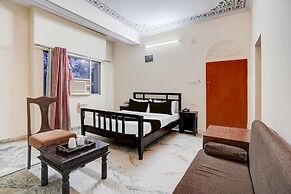 Super Townhouse Chandpole Metro Station