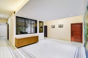 Super Townhouse Chandpole Metro Station