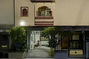 Super Townhouse Chandpole Metro Station