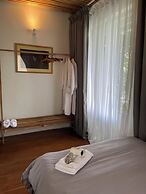 Émai Thi Sach