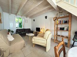 Coastal Comfort - Large Home Near Sea