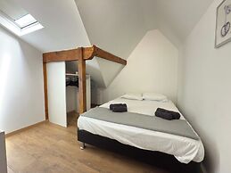 Coastal Comfort - Large Home Near Sea