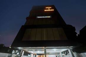 Super Townhouse OAK The Dev Regency