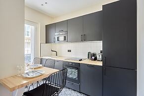 Modern Apartment Invalides Eiffel Tower