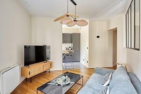 Modern Apartment Invalides Eiffel Tower