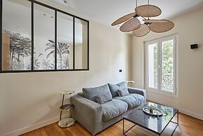 Modern Apartment Invalides Eiffel Tower