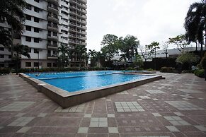 Lovely Skyview Haven -near BGC