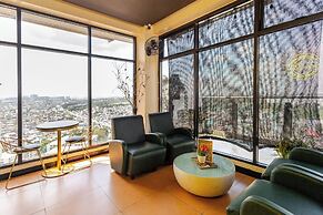 Lovely Skyview Haven -near BGC