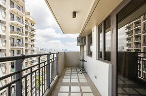 Lovely Skyview Haven -near BGC