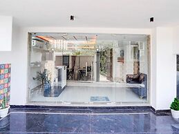 Collection O Sector 143b Noida
