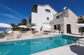 Gallery Luxury Suites & Rooms - Adults Only