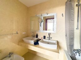 Heated Pool Stunning Sea Views