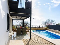 Heated Pool Stunning Sea Views
