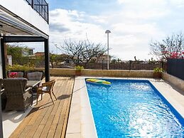 Heated Pool Stunning Sea Views