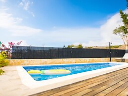 Heated Pool Stunning Sea Views