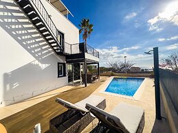 Heated Pool Stunning Sea Views