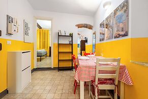 Rosa Homes THE YELLOW