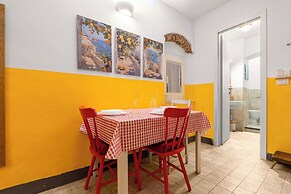 Rosa Homes THE YELLOW
