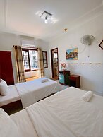 DK's Backpacker Hotel
