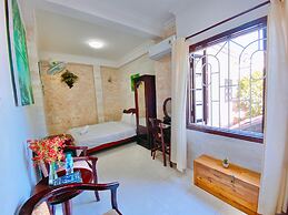 DK's Backpacker Hotel