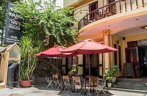 DK's Backpacker Hotel