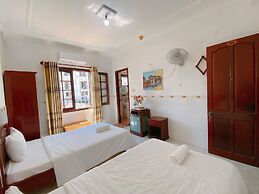DK's Backpacker Hotel