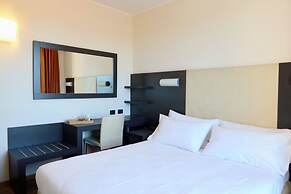 Raya Hotel