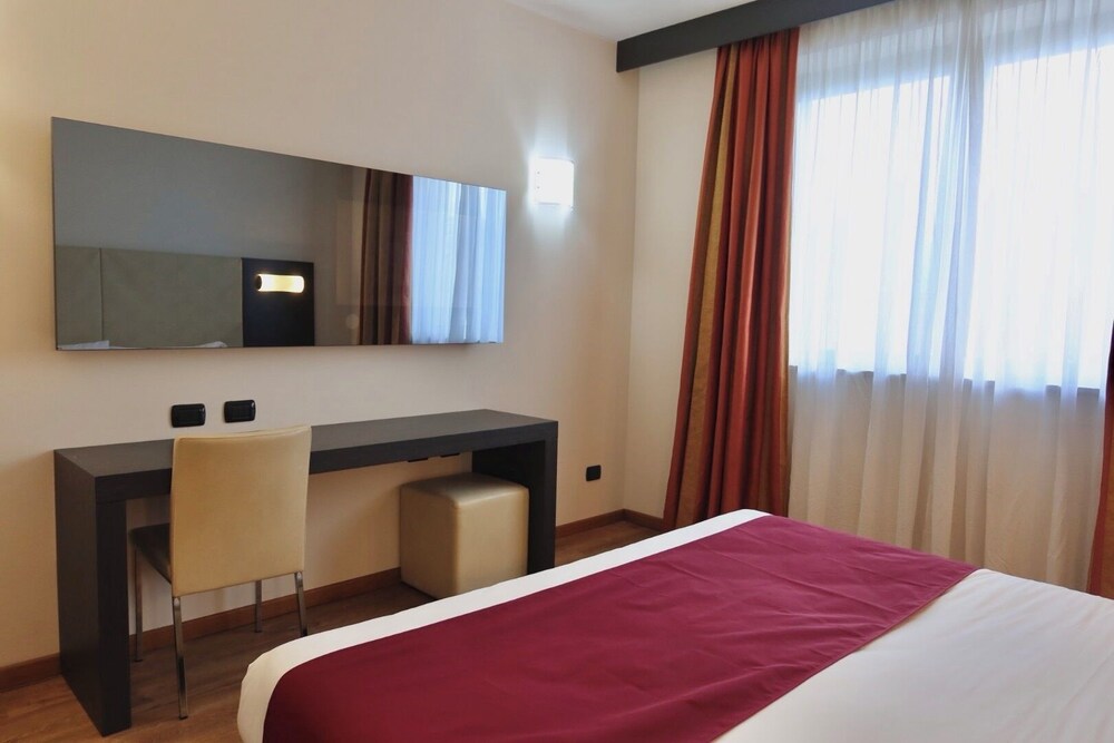 Raya Hotel