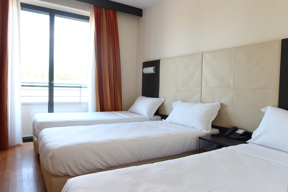 Raya Hotel