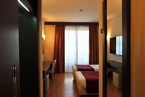 Raya Hotel